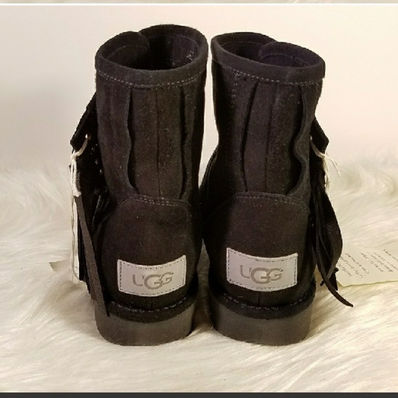 Size 5 fringe uggs - Picture 4 of 4